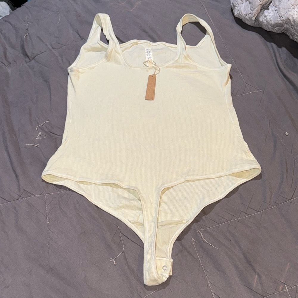 SKIMS BODYSUIT “BONE”